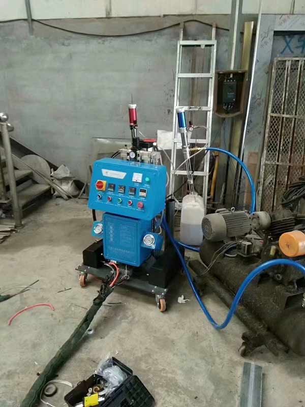 聚氨酯發(fā)泡機的實際應(yīng)用——滁州(圖1) Q2600聚氨酯發(fā)泡機