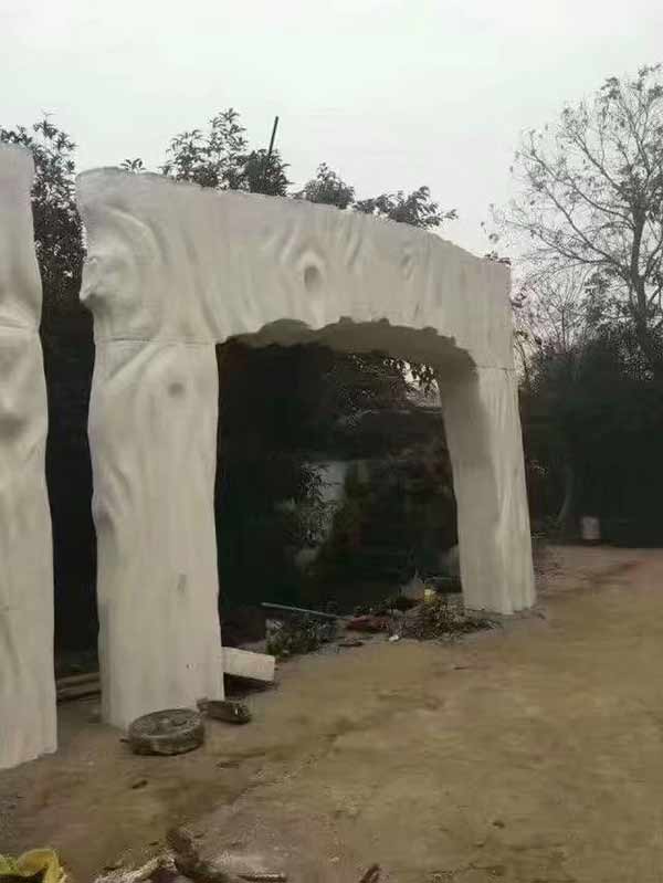 影視道具噴涂聚脲(圖1) 泡沫影視道具噴涂聚脲表面硬化