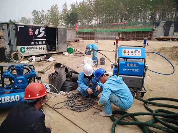 聚脲噴涂機(jī)價(jià)格(圖1) 聚脲噴涂機(jī)JNJX-H5600(T)