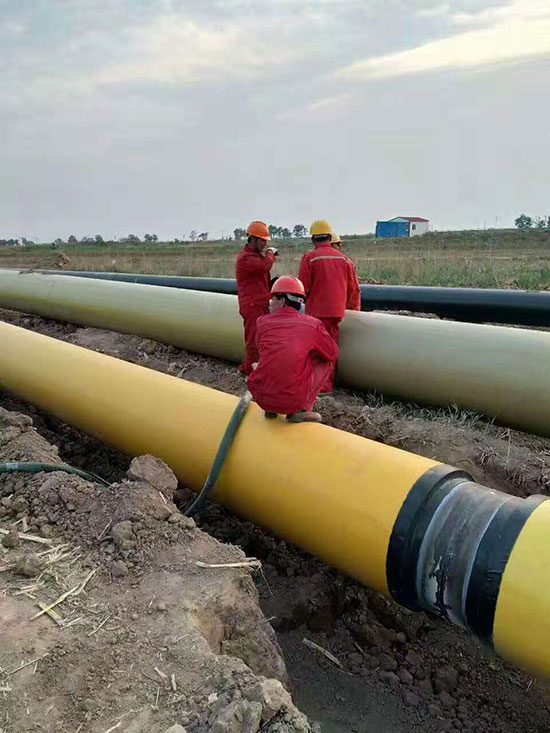 聚氨酯補(bǔ)口注料機(jī)(圖1) 聚氨酯補(bǔ)口注料機(jī)管道保溫施工案例