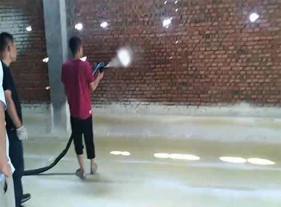 聚氨酯冷庫噴涂機(jī)(圖1) 保鮮聚氨酯冷庫噴涂案例