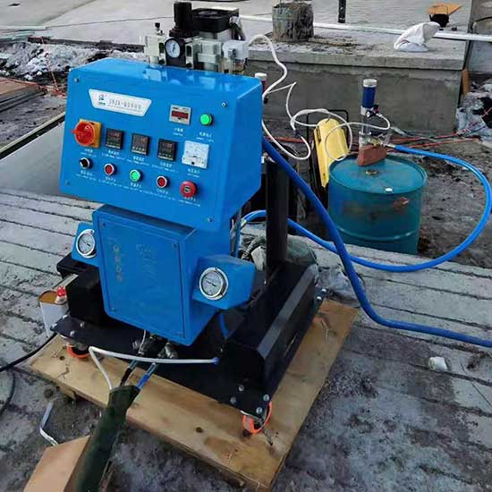 冷庫聚氨酯噴涂(圖2) 濟(jì)南九旭Q2600冷庫聚氨酯噴涂機(jī)