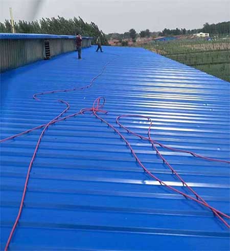 噴彩鋼瓦防腐涂料用什么噴涂機(圖1) 噴彩鋼瓦防腐涂料聚脲案例