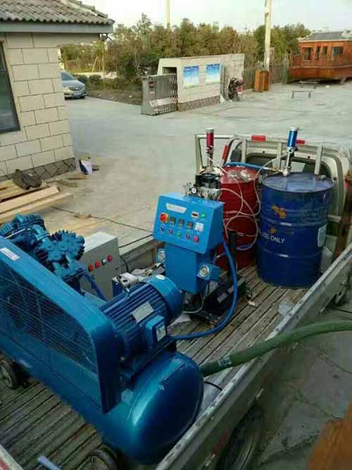 養(yǎng)殖場(chǎng)聚氨酯保溫 專用聚氨酯噴涂機(jī)(圖1) 養(yǎng)殖場(chǎng)保溫Q2600專用聚氨酯噴涂機(jī)