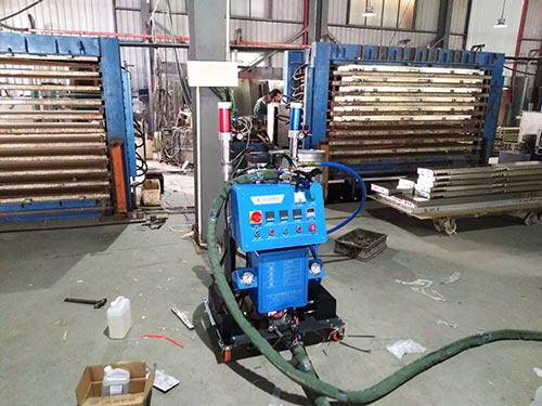 聚氨酯門板澆注(圖2) 江蘇聚氨酯發(fā)泡機(jī)