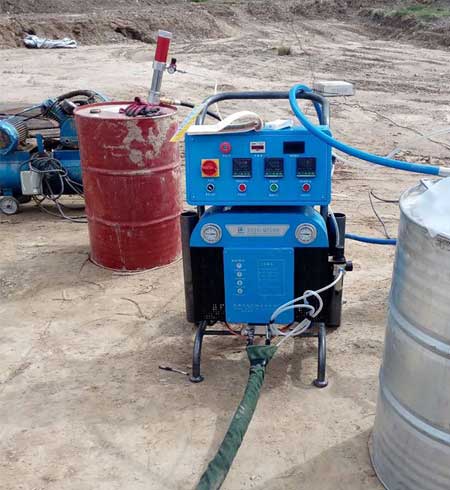 聚氨酯低壓發(fā)泡機(jī) 高壓有啥不一樣(圖1) Q5200聚氨酯高壓發(fā)泡機(jī)