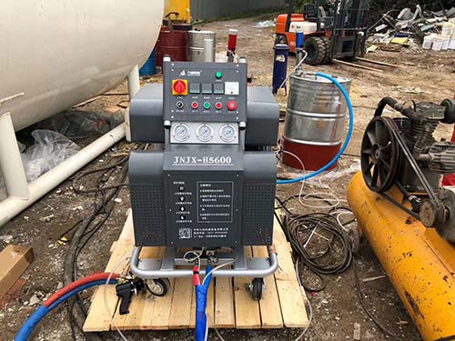 聚脲防腐工程用什么機(jī)器(圖1) h5600聚氨酯聚脲噴涂機(jī)