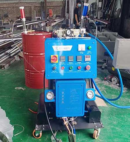 鋁合金型材填充物(圖1) 鋁合金型材填充物 鋁型材發(fā)泡設備