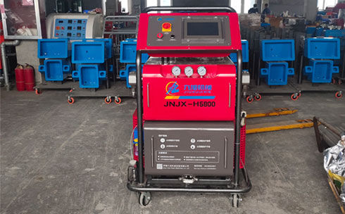 澆注發(fā)泡設(shè)備(圖1) H5800PLC自動化定時定量澆注發(fā)泡設(shè)備