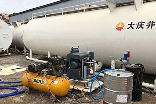 除鹽水箱聚脲噴涂防腐施工噴涂設(shè)備(圖2) 除鹽水箱聚脲噴涂防腐施工