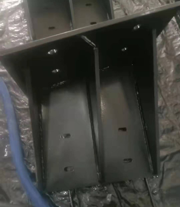 小型聚脲設(shè)備(圖2) 鋼結(jié)構(gòu)噴涂聚脲防腐防水案例