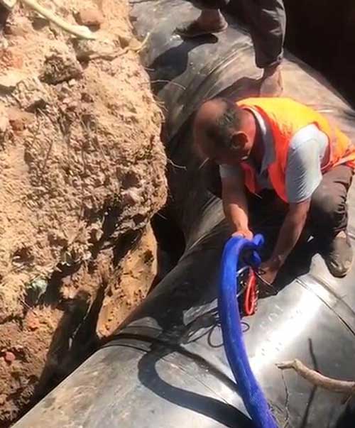 管道補口發(fā)泡機(圖2) 管道補口發(fā)泡案例