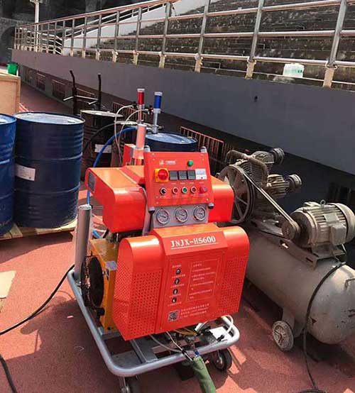 聚脲防水噴涂機(jī)器(圖1) H5600液壓型聚脲防水噴涂機(jī)器