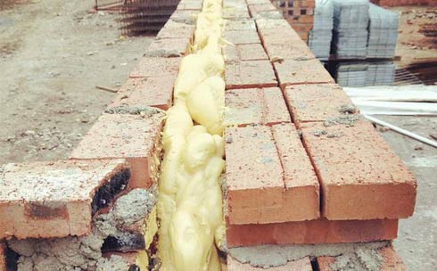 建筑外墻夾縫聚氨酯澆注施工(圖1) 建筑外墻夾縫聚氨酯澆注施工案例