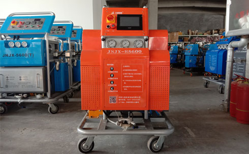 聚氨酯合成木材發(fā)泡設(shè)備(圖1) H5600PLC聚氨酯合成木材發(fā)泡設(shè)備