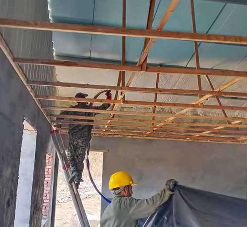 養(yǎng)殖場(chǎng)頂棚聚氨酯發(fā)泡(圖2) 養(yǎng)殖場(chǎng)頂棚聚氨酯發(fā)泡案例