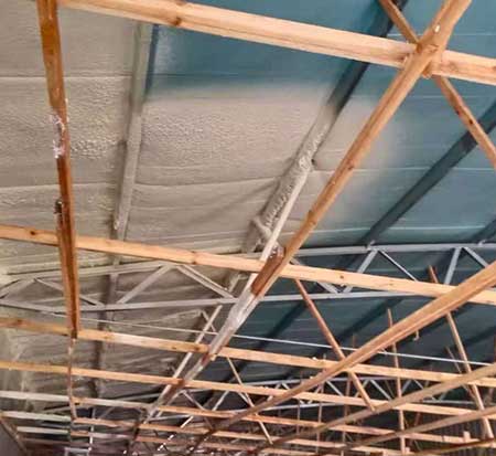 養(yǎng)殖場(chǎng)頂棚聚氨酯發(fā)泡(圖3) 養(yǎng)殖場(chǎng)頂棚聚氨酯發(fā)泡案例