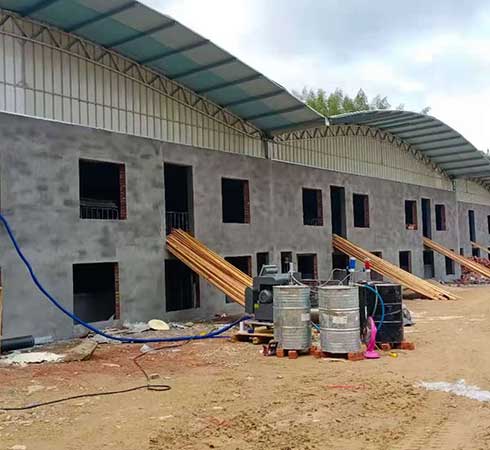 養(yǎng)殖場(chǎng)頂棚聚氨酯發(fā)泡(圖4) 養(yǎng)殖場(chǎng)頂棚聚氨酯發(fā)泡案例