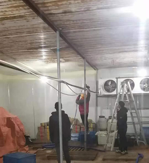 冷庫噴涂聚氨酯機子是什么樣的(圖2) 冷庫噴涂聚氨酯機子施工