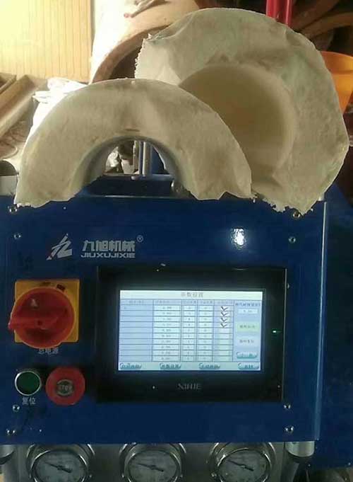 硬質(zhì)聚氨酯瓦殼(圖2) 硬質(zhì)聚氨酯瓦殼澆注成品