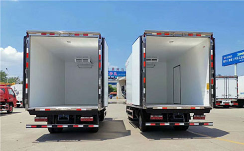 冷庫聚氨酯發(fā)泡施工(圖2) 移動冷藏保鮮庫保溫層